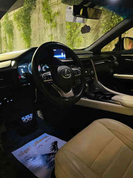 لكزز موديل 2017
بي صبغ 2 قطعة بدون دواخل وارباك 
المسافة مقطوعة 80 الف ميل 
محرك 4توربو 
سعر 235

***********
