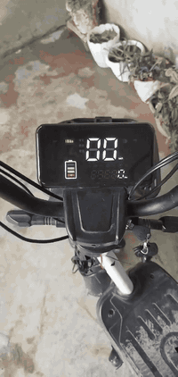 سلام عليكم باسكيل شحن حجم 14 اربعه بطاريات 3 كير شاحنه موجوده بس عيب طلعت بي عله السوك او اجيت اشو وكف بس شاشه تشتقل اشاير لايت كلشي يشتقل بس ما يمشي ابيع جف تراب 100 بي مجال مكان كركوك فيلق رقم الهاتف ***********
