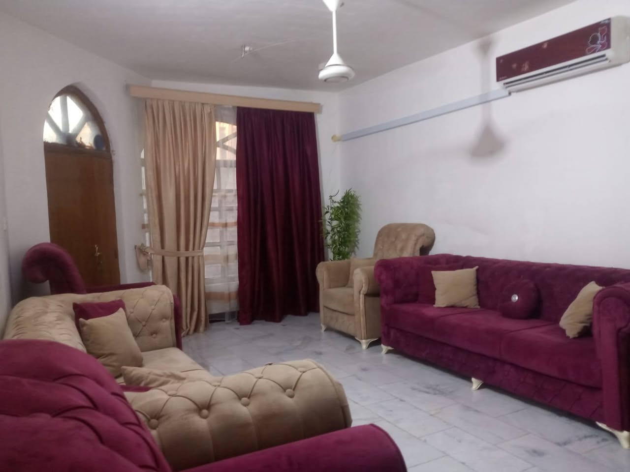 دار للبيع طابو صرف موقع مميز ركن
المساحة 300م
يقع حي الكفاءات بدايه المهندسين خلف مركز تأهيل الجرحى
عرض الشارع 22 م
طابقين الرضي غرفة نوم عدد 2 سويت
الطابق الثاني نفس الارضي3 غرف و مجمع صحيات استقبال مطبخ هول صحيات عدد3 وخارجة وحده
وخلفيات عرض مترين بامتداد البيت
للاسيتفسار 
اتصل على 
***********
