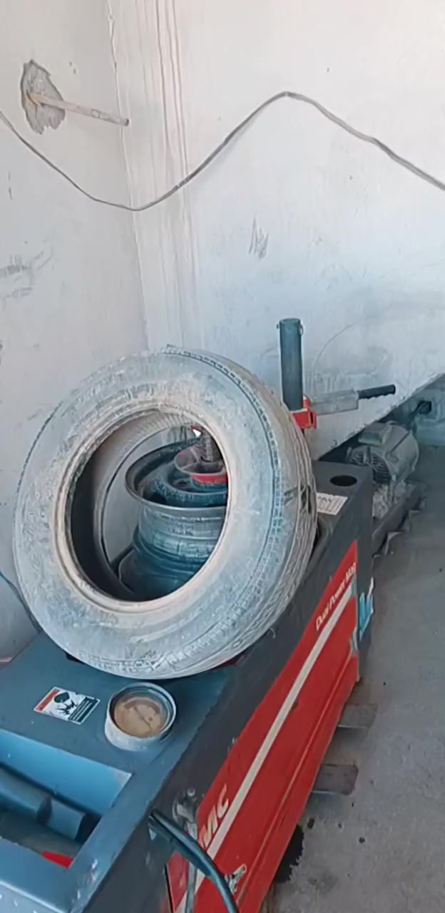 خالعه للبيع هواء فقط أمريكا خاله 
حجم 24 شغله كلش سهل 
استفسار 
***********
