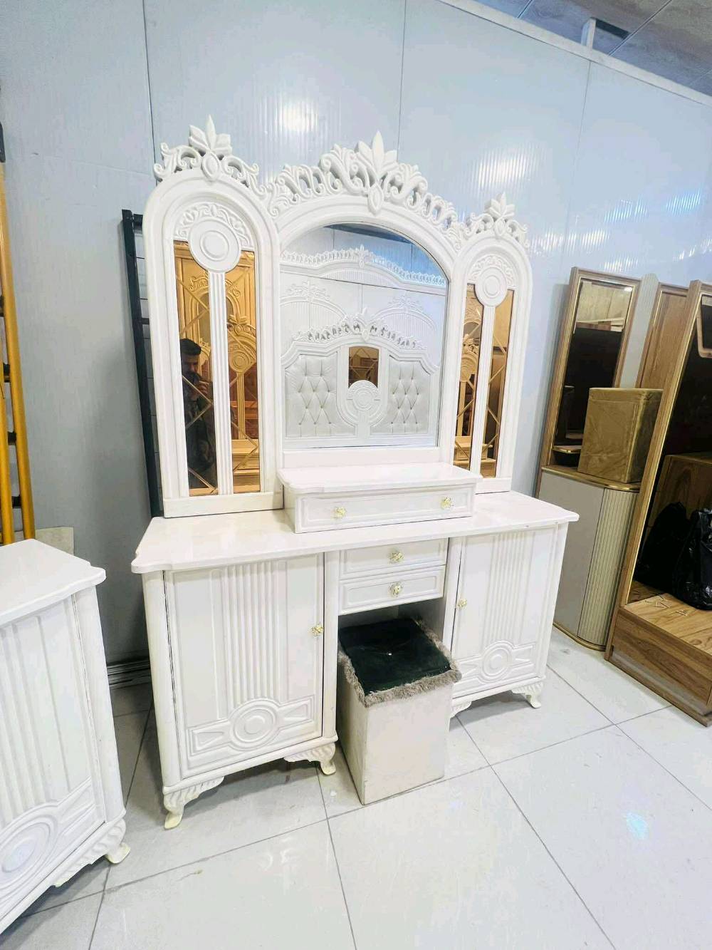 غرفة. عراقي. صاج تصميم. تركي.  شغل ثقيل. كوالتي  عالي. نضام ابواب   مليون و200 بس واصل. كول. مناطق بغداد