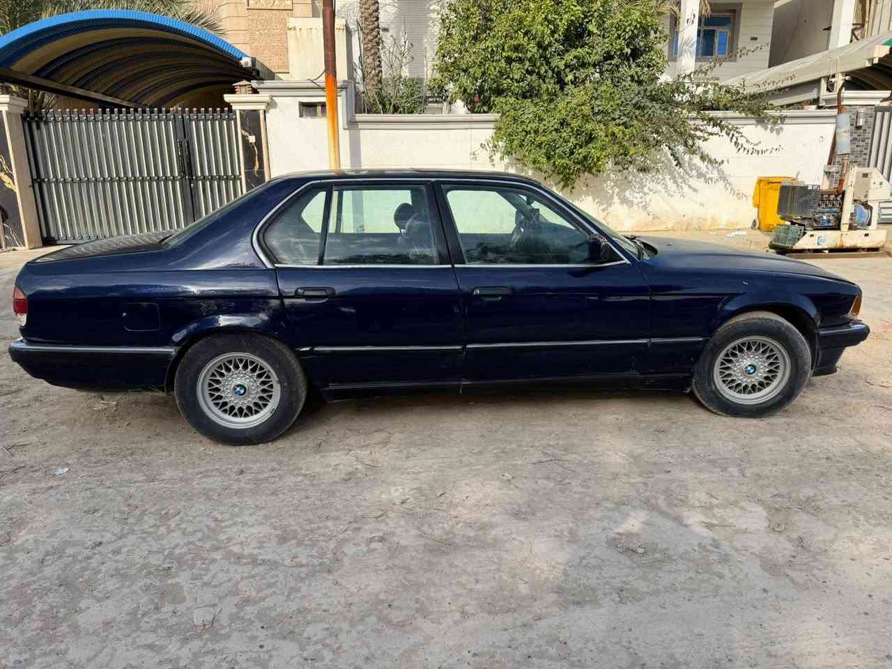 السلام عليكم للبيع  فقط اعتذر عن المراوس BMW حجم 735 اميل موديل 91 بجم عريض صدر امامي خلفي تمام محرك كير تمام تبريد شغال  ادامة كاملة لمنظومة بانزين فتحة شغالة مصبوغة عام تخم تاير جام 4 شغال كهربائياتها كلها شغالة  رقم كركوك دولي باسمي سنوية الى 31 نقص بيها بنيدهايرادله صبغ وطخة بالدعامية الامامية جهة السايق ودوشمة كشنات خلفية فقط  العنوان سامراء السعر 45 ورقة وبيها مجال والفديو موضح اغلب تفاصيلها رقم التلفون ***********
