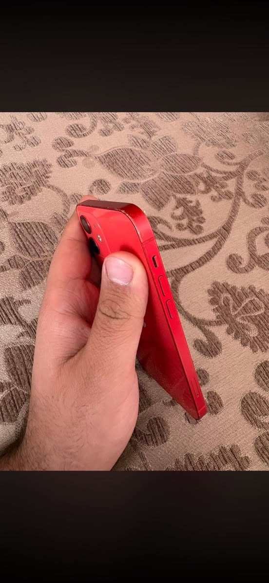 ايفون ١٢ عادي بي شخطات
بطارية ٧٨
مابي اي مشكلة و خلل 
سعرها ٢٥٠ الف 
***********

