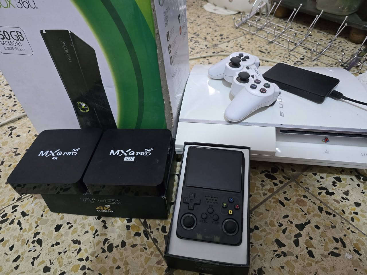 سلام عليكم شباب اجهزه. معروضه للبيع استخدام شخصي 

Xbox  85 
Ps3 85 
مهكرات وكاملات 
Tv box ٣ اجهزه ب ١٥ 
جهاز محاكي العاب ب ١٠ 

شبابنه. هاي الاسعار. بدون كسران 
مكاني،بغداد


**إذا كنت صاحب هذا الإعلان وتريد حذفه لأي سبب، رجاءا أرسل رسالة إلى الدعم الفني**