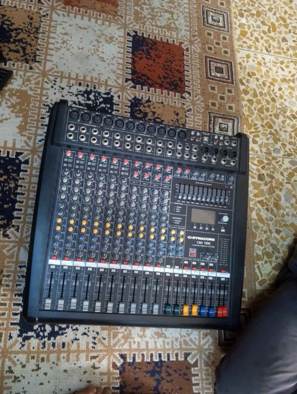 سلام عليكم خدام الحسين ع
جهاز داينكورد كوبي امتياز اخرس 1000 
زوج سماعات JBL
زوجين سماعات W17 النوعيه الممتازه 
السعر واتساب أو خاص ***********
مكاني بغداد حي النصر او المدينه
