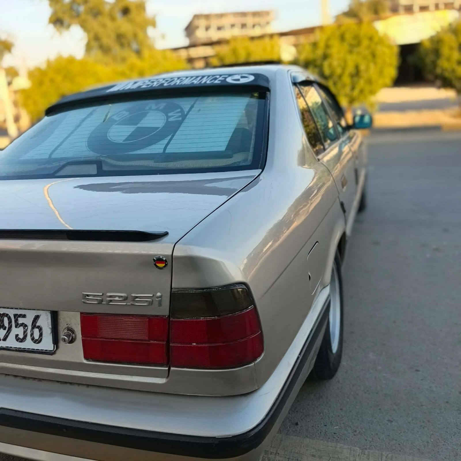سلام عليكم .للبيع BMW.موديل1991 .حجم 525 اصل . مسكر فانوس سنويه 2030. مصبوغه جماليه .مواصفاتها معروفه فول .    مكينه وكير وحداديه وكهرباىيات كله بشرط بيها شلعه ومعدل خير من الله
تايرات جدد سعر  ٦٧$ رقم  *********** غير  متواجد  على الفيسبوك
