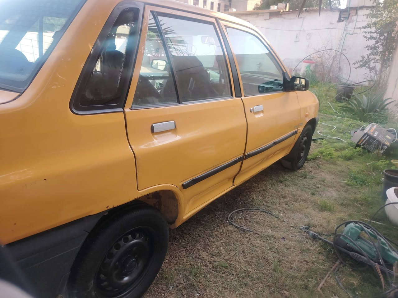 السلام عليكم للبيع 2011 موديلها مكاني بغداد حي العدل سياره حلوه وجاهزه مكينه بها خيط فخار سعر 24 وبيها مجال سياره ارقام انجليزي سنويه ل 29 ارقام بعدني ما مستلمها تحويل مباشر هيئه وغرامات مصفره بيها طخه ***********
