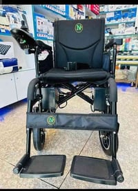 عندي عربانة معاق شحن جديدة والله مامستخدمة غير بس مرتين اشتريتها لامي ...