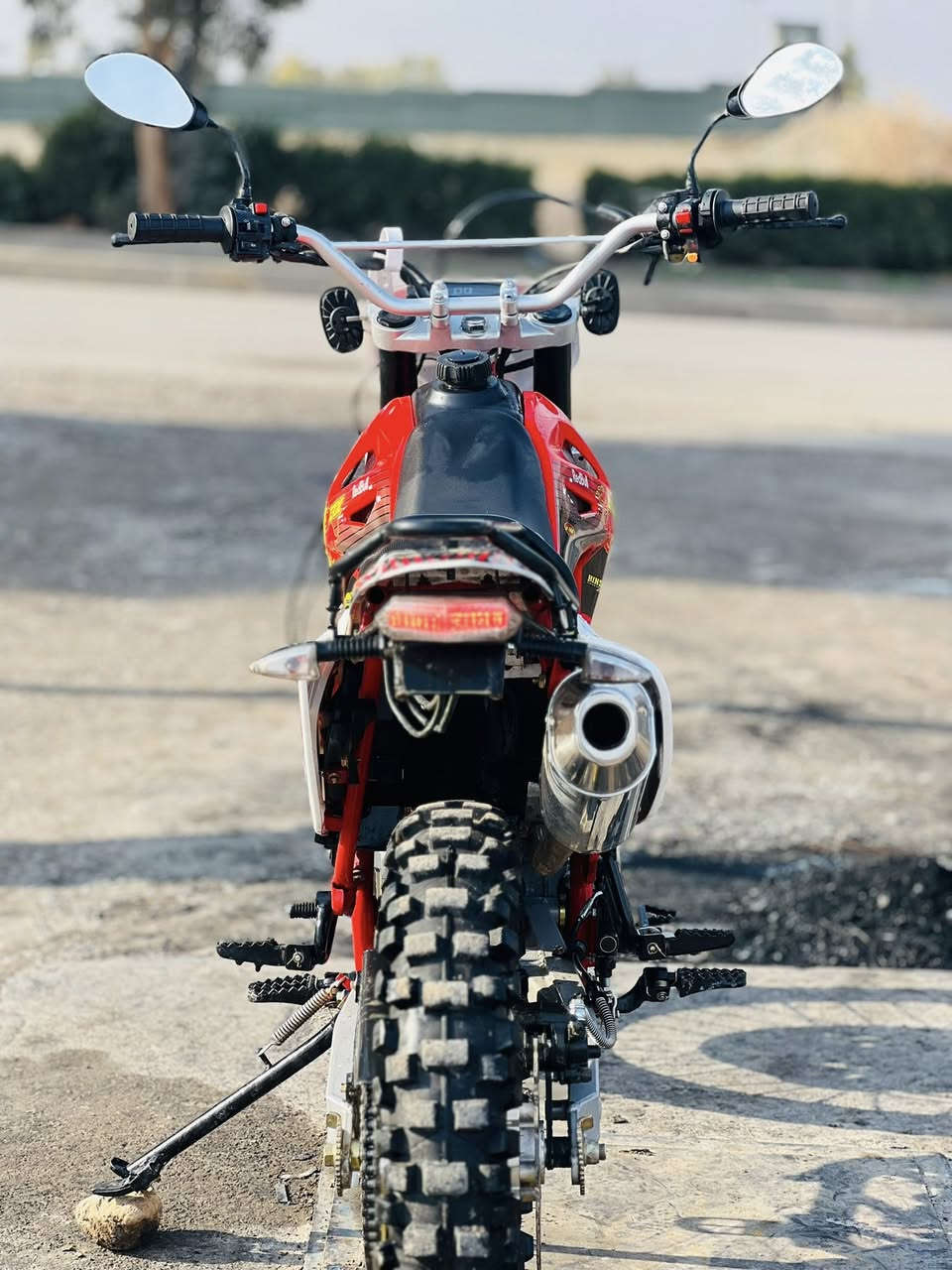 السلام وعليكم 
قفاز سي آر اكس 
موديل ٢٥
حجم المحرك ٢٥٠
دشبول كترون
وياله وتايرات جدد موضح بل صور 
مستخدم شي قليل بعدو وضع شركه 
السعر مليون و ٢٥٠ قفل 
المكان گوير مخمور 
اتصل ***********
