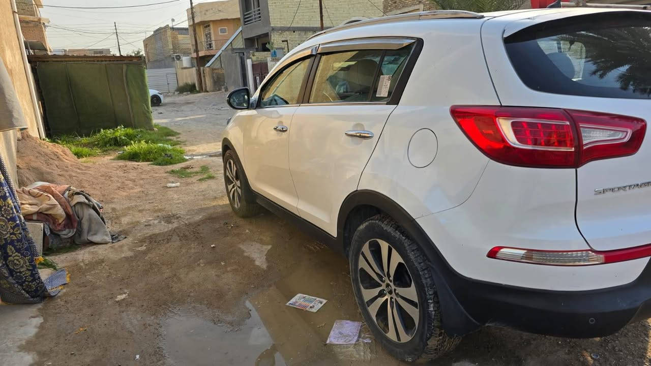 السلام عليكم اخوان 
كيا سبورتج  2011
محرك 2000 دوش
كير أوتو 
ماشيه 168

المواصفات
بانورما 
تحكمات ستيرن
كامراء 
حساسات خلفي وامامي 
مري شفط
كشنات جلد
ويل كب 20

((والسياره بشرط ولا كلوب بالدشبول مشتغل))
(سيارة جاهزة من كلشي)

(السعر 138وبيه مجال )
رقم بغداد بأسمي سنويه وهزه ورقم جديد
مكان السيارة بغداد
للإستفسار(***********) واتساب
