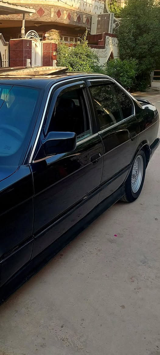 السلام عليكم BM 535 موديل 91رقم بغداد صبغ عام للجماليه السعر 45وبيه مجال عنوان ديالى الخالص ..ترهم مراوس بسوناتا 2 او مارسيدس دب. للتواصل ***********
