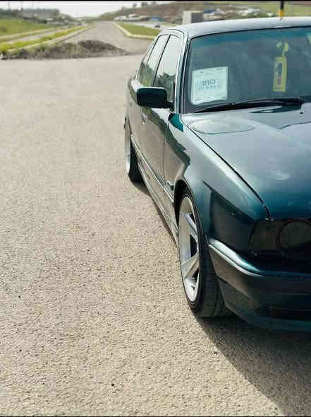 سەرەتا بەناوی خوای گەورە 
 ئەو بیئێمە بۆفرۆشتن 
مۆدێل 1995
مەکینە 25 بیڵاد ئۆتۆماتیک
تازە کامل کورەکراوە رەنگێکی زۆر تایبەتە
دەبڵ ئێرباگ دەبڵ چەکمەجە 
 چوارجام کارەبا ئاوێنە کارەبا  کارەبایات هەموگیانی ئیشدەکات
سەیارەکە علوجە 
ناوجڵدو ناو فۆڕمیکا ناوەوەی لەدەرەوە جوانترە
دینارێک مەسروفی نیە هەموگیانی لەسەر شەریکە ماوەتەوە 
داوای 35 گەڵاو مەعامەلەیەکی برایانەی لێدەکەم 
0770 208 5300   
 ڤایبەرو واتسئەپ بشدار
