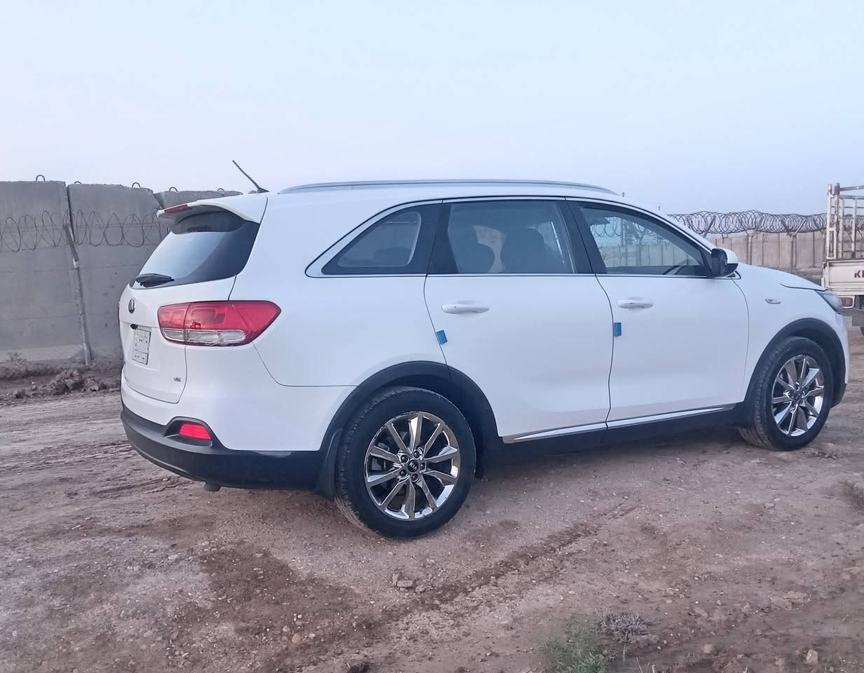 رقم بغداد  ماشية 146 سيارة نص فول سنوية 2029 حدادية فول تخم تاير امامي خلفي جديد كامرة امامي خلفي 

تبريد 3 قطع سيارة جديده استخدام شخصي سيارة كفاله عامة مثل ماواضح بلسونار 

السعر 210 بيها مجال بسيط

العنوان واسط قضاء الاحرار 

ممتواجد ع فيس ***********
