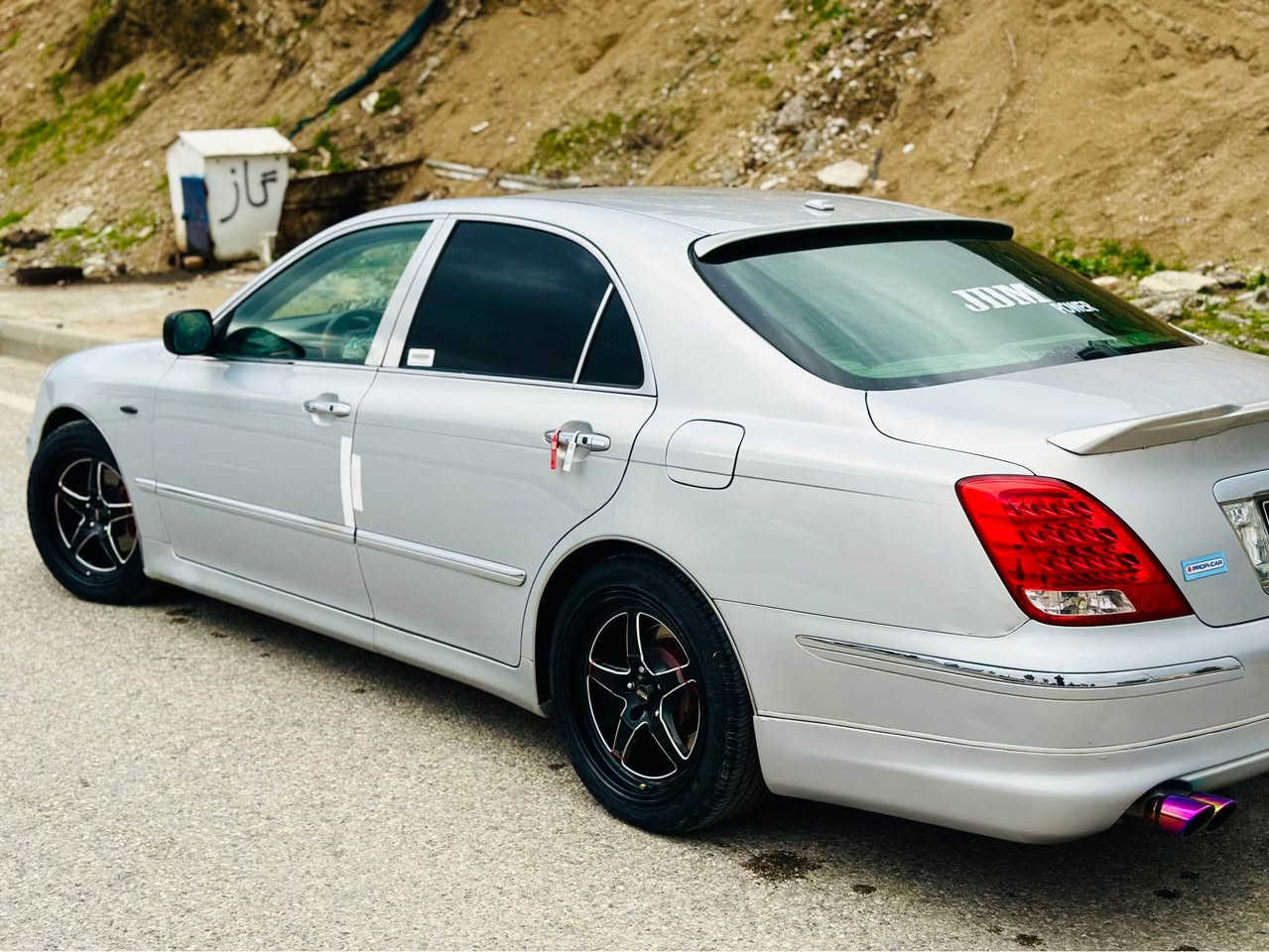 ماجێستا موس موس
٢٠٠٥ی ناو زەرد قەپات مواسەفات 
پێنج دوگمە سڵاید سەلاجە و سێ پەردە و مەرکەزی 
یەک پارچەی بۆیاغی ئەوروپایە 
چوار تایە و ویلی وێڵدی لۆک
دەعم و لێدراو کەڤەر گۆراو بە شەرت
‏(ABS) بیلاد بێ تەقەو رەقە 
سەقفی شوشەیی 
قفڵی ٥٥ گەڵا 
*********** 
*********** Singapore
