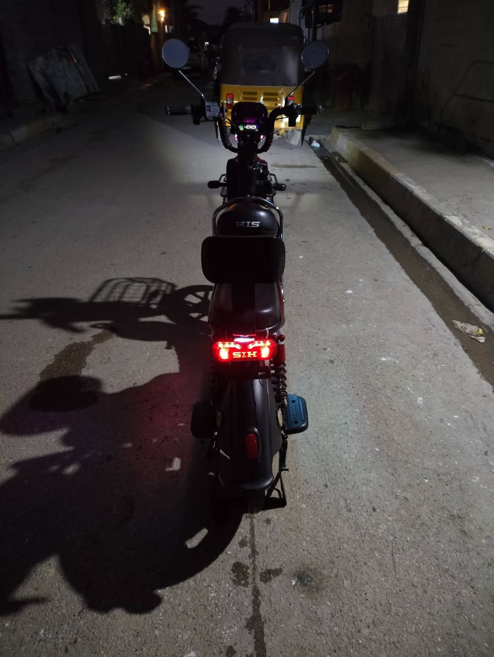 سلام عليكم باسكل شحن للبيع بطارياته فول ودراجه نضيفه والسعر 325وبي مجال بسيط الرقم ***********
