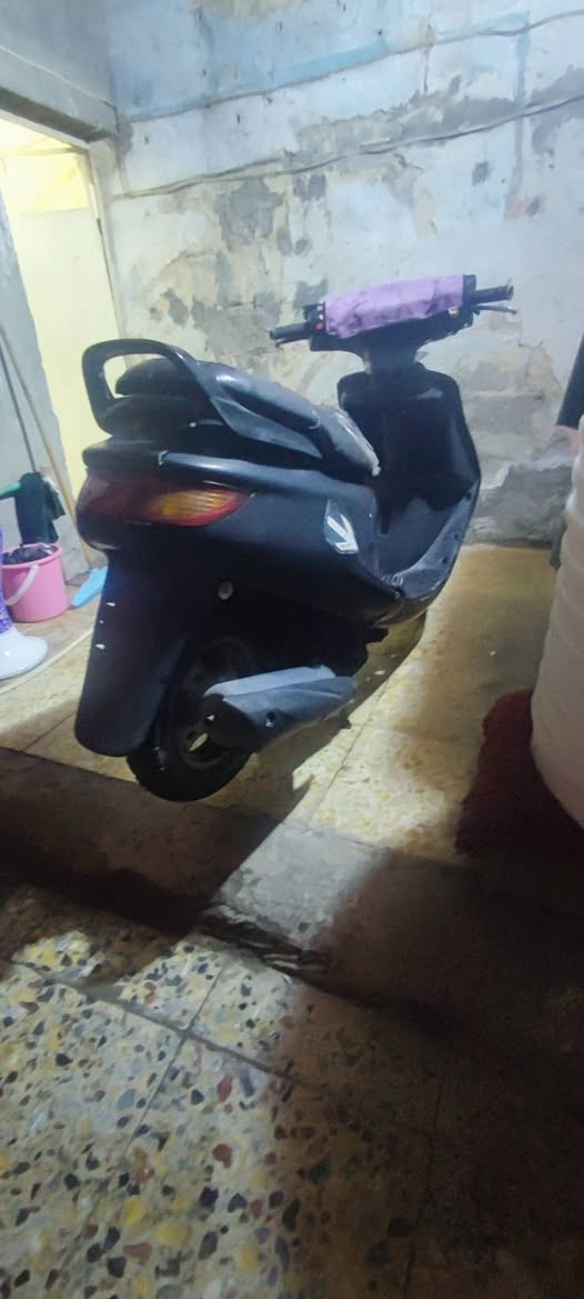 السلام عليكم ورحمه دراجه فراشه كرستال نثيه دراجه جديده شرط هندر واحد السلف فقط باتري مكينه جديده ما مفتوحه بس كفراتها اشوي تعبانه سعر 250 و بيها مجال مكان بغداد سبع اقصور رقمي ***********
