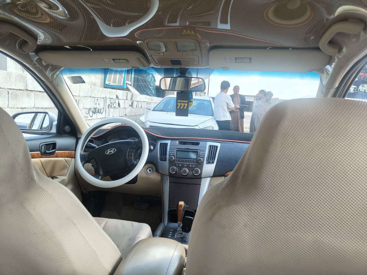 سوناتا 2009 وارد امريكي محرك 4 سلندر ضررها من أمريكي جامرلغ خلفي
سياره جاهزه وجديده مكينه كير مكفولات صدر كل زين تبريد شغال تدفئه تشتغل سياره جاهزه مكانها ديالى سعرها 85 وبيها مجال ***********
