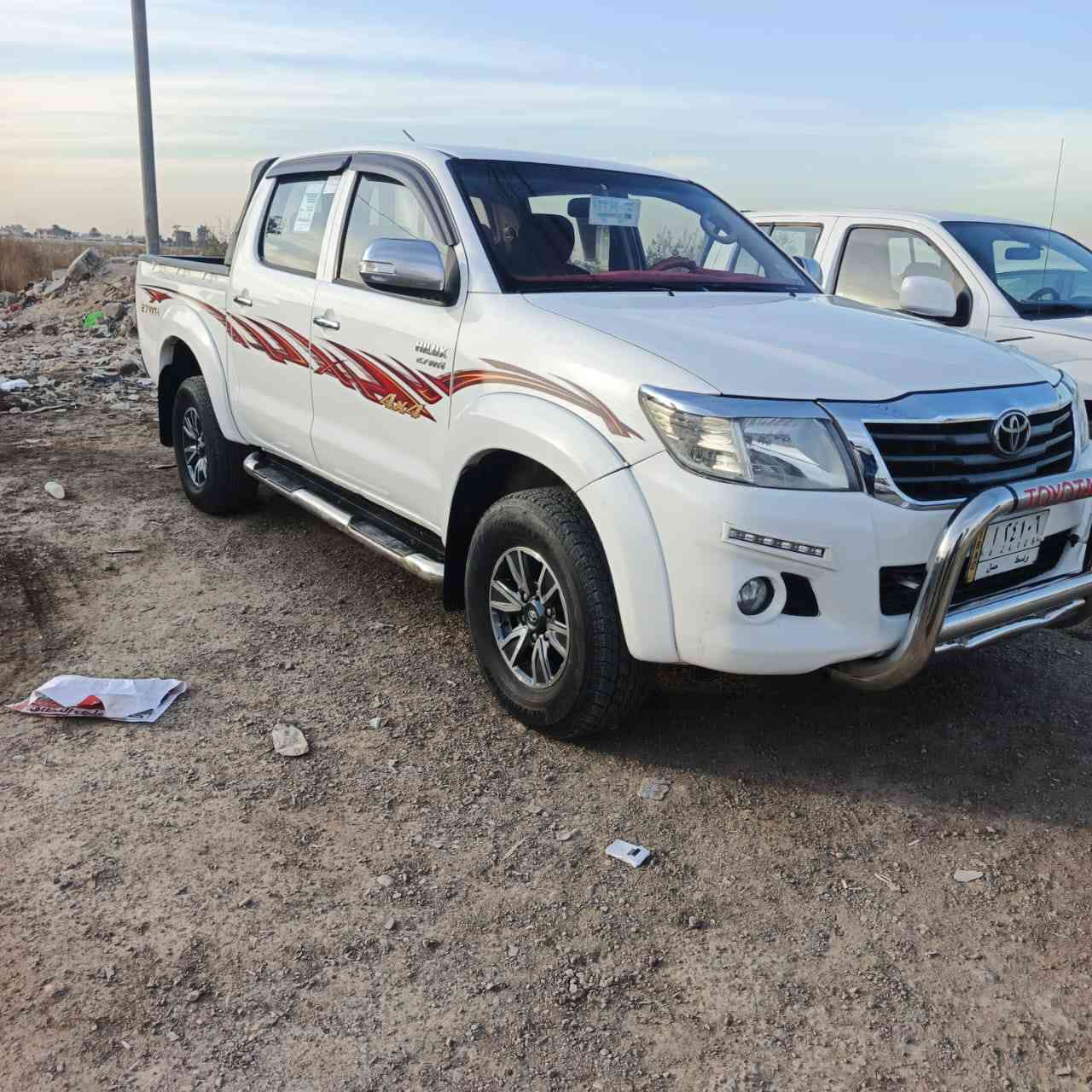 السلام عليكم هايلوكس للبيع2014 السعر 215$ /***********
