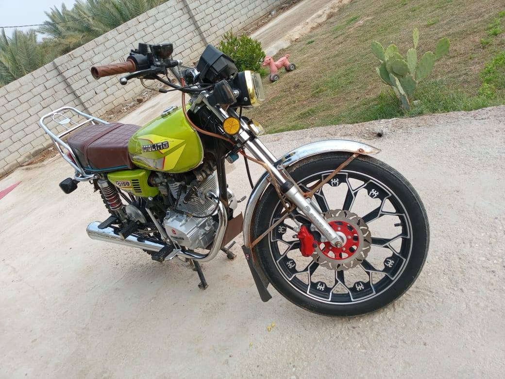 دراجه سافان للبيع موديل 24 كفاله عامه على اخر حبايه اوراق كامله وصل معرض بيها محرك ما مفتوح نقره سلف وبصمه كهربائيه كلها شغاله دراجه حلوه كلش مكان ديوانيه دغاره السعر 700 وبيها مجال كلش بسيط رقم الهاتف ***********
