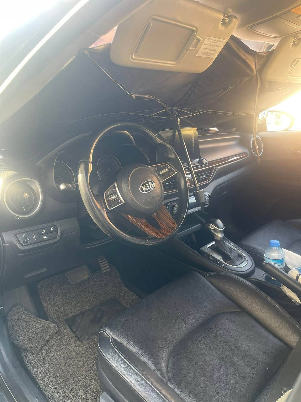 السلام عليكم  k3 2020 ماشيه 52 ميل محرك 16 مرغوب كوري مو صيني كوري باي كوري فول فول اعلى مواصفات تجي 
بصمه مرابات شفط
كشنات جلد صاجيات علامات ترحيب
قطعتين تبريد منفصل صندوق ذكي حساسات وتدفئه وتبريد بلكشنات وتدفىه للكشنات الخلفية ستيرن تدفئه 
نقاط عمياء فول السيارة 
قطعتين صبغ وقطعة بارد 135$ وبيها مجال بسيط
*********** موصل, نينوى
