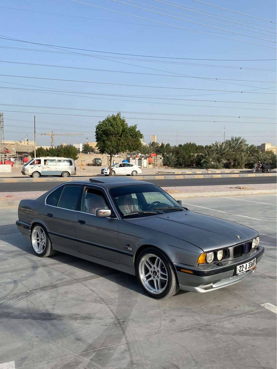 السلام عليكم

بي ام دبليو موديل 1990 

حجم 525i كير عادي 

كهربائيات كلهه شغاله

تبريد شغال تايرات جدد M 

مصبوغه عام بدون ضربه 

رقم أربيل شمالي سنويه لل30 

بلكامل M

كروز رياضي

السعر 54 وبي مجال بسيط

مكاني نجف الكوفة

للاستفسار ***********
