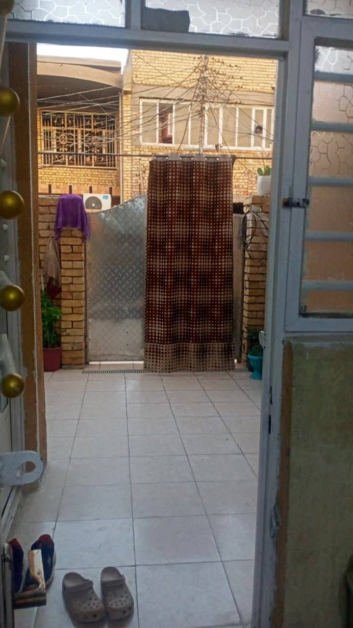 بيت للبيع بلديات ضباط قرب مدرسة زين القوس 100متر طابقين زراعي مكاتبه فقط خدمات تبليط كهرباء السعر 85مليون وبيه مجال والاتصال على الرقم ***********
