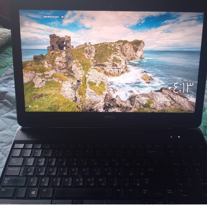 💻 Dell Latitude E6540 - نسخة الأداء العالي (Workstation Style)
إذا كنت تبحث عن جهاز يجمع بين القوة والتحمل، فهذا الإصدار الخاص من Dell هو الخيار الأمثل للمهندسين والمصممين والطلاب.
🚀 المواصفات التقنية الفائقة:
المعالج (CPU): Intel Core i7-4800MQ بلسعة 2.70GHz، معالج فئة MQ (أداء جبار بـ 8 مسارات) يتفوق بمراحل على معالجات الفئة العادية.
الذاكرة (RAM): سعة 16GB DDR3، تضمن لك سلاسة تامة في فتح عشرات البرامج والمتصفحات في وقت واحد.
كرت الشاشة المنفصل (GPU): يحتوي على كرتين شاشة:
AMD Radeon HD 8790M بذاكرة منفصلة 2GB للأعمال الرسومية والألعاب.
Intel HD Graphics 4600 للأعمال المكتبية وتوفير الطاقة.
الهارد (Storage): نوع Samsung SSD 850 PRO سعة 256GB، من أسرع وأفضل أنواع الهاردات عالمياً في الاستجابة.
الشاشة: قياس 15.6 بوصة بدقة Full HD 1080p لألوان واضحة وتفاصيل دقيقة.
🔋 الحالة والملحقات:
البطارية: بحالة جيدة جداً وتدوم لفترة عمل ممتازة.
الشاحن: شاحن الوكالة الأصلي لضمان استقرار الأداء.
الهدايا: حقيبة لابتوب + ماوسين سلكي 
💰 السعر: 375,000 دينار عراقي
📍الموقع بغداد جسر ديالى الساهرون.  و لا يوجد توصيل                                                   للتواصل: عبر الرسائل الخاصة (الخاص مفتوح) رقم واتساب ***********
