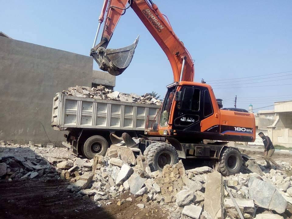 هدم الدور  تفليش البيوت *********** ورفع الانقاض وقص المنازل المشتركه و ترميم  بيوت وهدم البنايات وفرش السبيس ولجلمود وحدل الكاع نحنو جاهزون للعمل في بغداد ولاطراف ان شاء الله سنكون عند حسن ظنكم نستقبل اتصالاتكم على مدار الساعة
