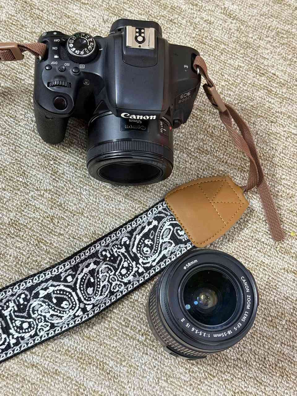 للبيع / canon 800d
🔹 المواصفات الرئيسية:

• المستشعر: CMOS APS-C بدقة عالية

• الدقة: حتى 24.2 ميجا بكسل

• ISO: من 100 حتى 25600 (قابل للتوسيع)

• فيديو: Full HD بدقة 1080p

• شاشة: شاشة لمس قابلة للإمالة

• واي فاي + بلوتوث: للاتصال ونقل الصور

📦 الملحقات المتوفرة كاملة:

✔️ عدسة أصلية 

✔️ بطارية + شاحن

✔️ رام (32)

✔️ حزام رقبة+جنطه 

.....***********.... 

السعر / ٦٥٠ الف دينار عراقي
