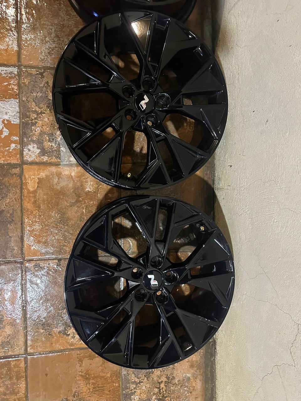 سلام عليكم 
طخم ويالة N للبيع حجم 19 
بدون تصليح بدون عواج بدون ايشي 
بلاك نظاف حيل 
مكاني بغداد ***********
السعر 425 الف وبيهه مجال
