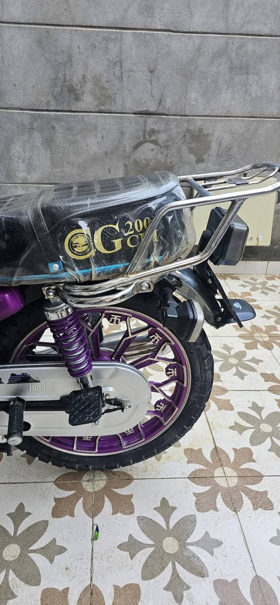 للبيع  محرك 200 موديل 2025
الدراجه كلش نظيف ع ايدي سعره 800 
وبيه مجال مكانه القاسم ***********
