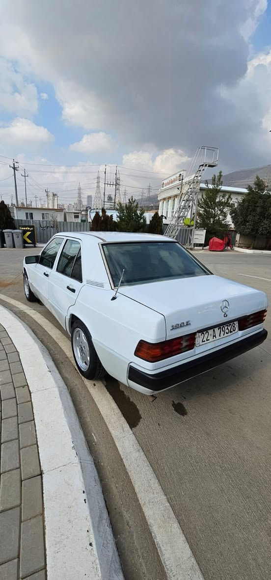 Mercedes E190
مارسیدسی E190بۆ فرۆشتن  
تەبرید و گەرمی مەزبوتە 
رەقەم هەولێرە سەنەوی تا ٢٠٣٠ تەزەیە 
جامکارەبایە ماڵێکی پاک و جوانە 
مەکینەی عەنکەبوتی شەریکەیە ٤بستۆنە 
گێڕ ئۆتۆ ماتیکە 
هەر چوار تایەی تازەیە   
دەعم و لێدراوی قورسی نیە ناوی نەگرتوە 
سەیارەکە بێتەقەو لەقەیە  
تەلەفۆنکەن 
ژمارەی ***********   Watsapp
دەسخۆش بۆ ئەدمینی ئەزیز ❤️❤️
نرخی 68
