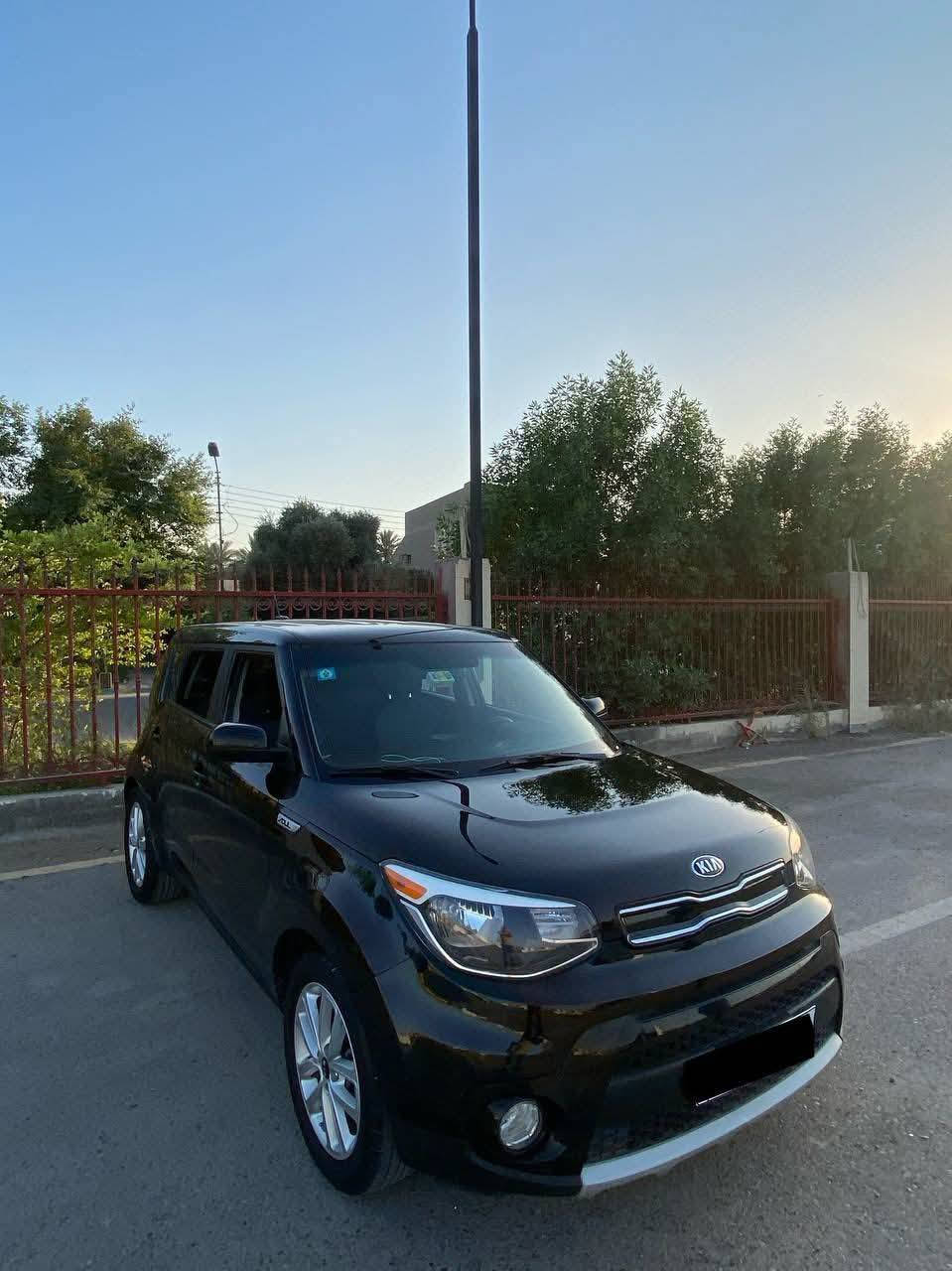 كيه صول 2019
وارد امريكي 
ماشيه 39
حادثه كلش صندوك 
شاشه كبيره محرك 2000
سياره نضيفه استخدام مال بيت 
مكان سياره بغداد الشعب 
السعر 120 وبيه مجال وبيه مجال بسيط 
رقم تلفون ***********
