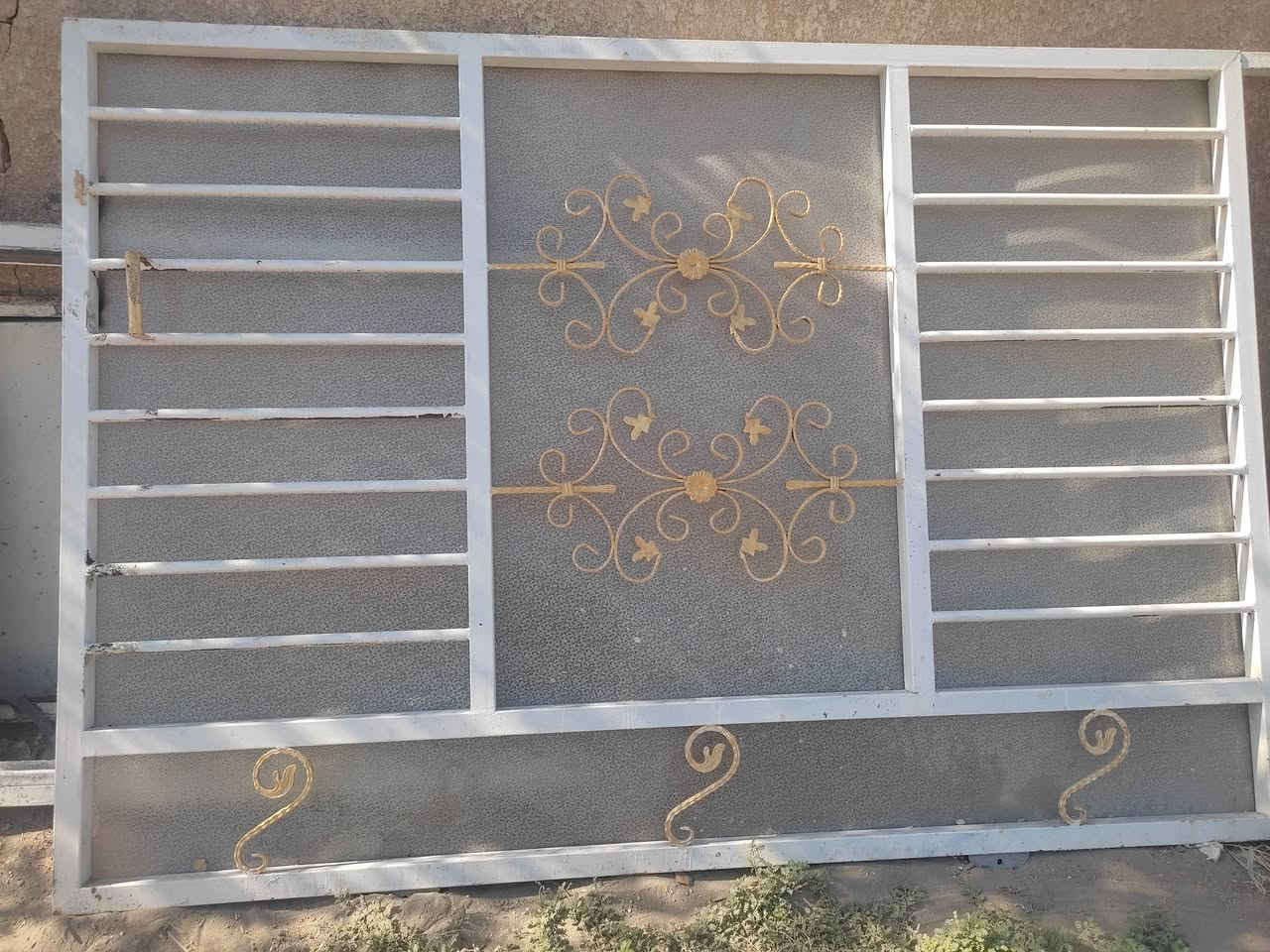 السلام عليكم عندي مجموعه باب 270×120مال مدخل وباب مطبخ نص جام وفرده شباج وباب سلايت2×2.5 كلهم رايدهن 200 الف بغداد حي الفرات ***********
