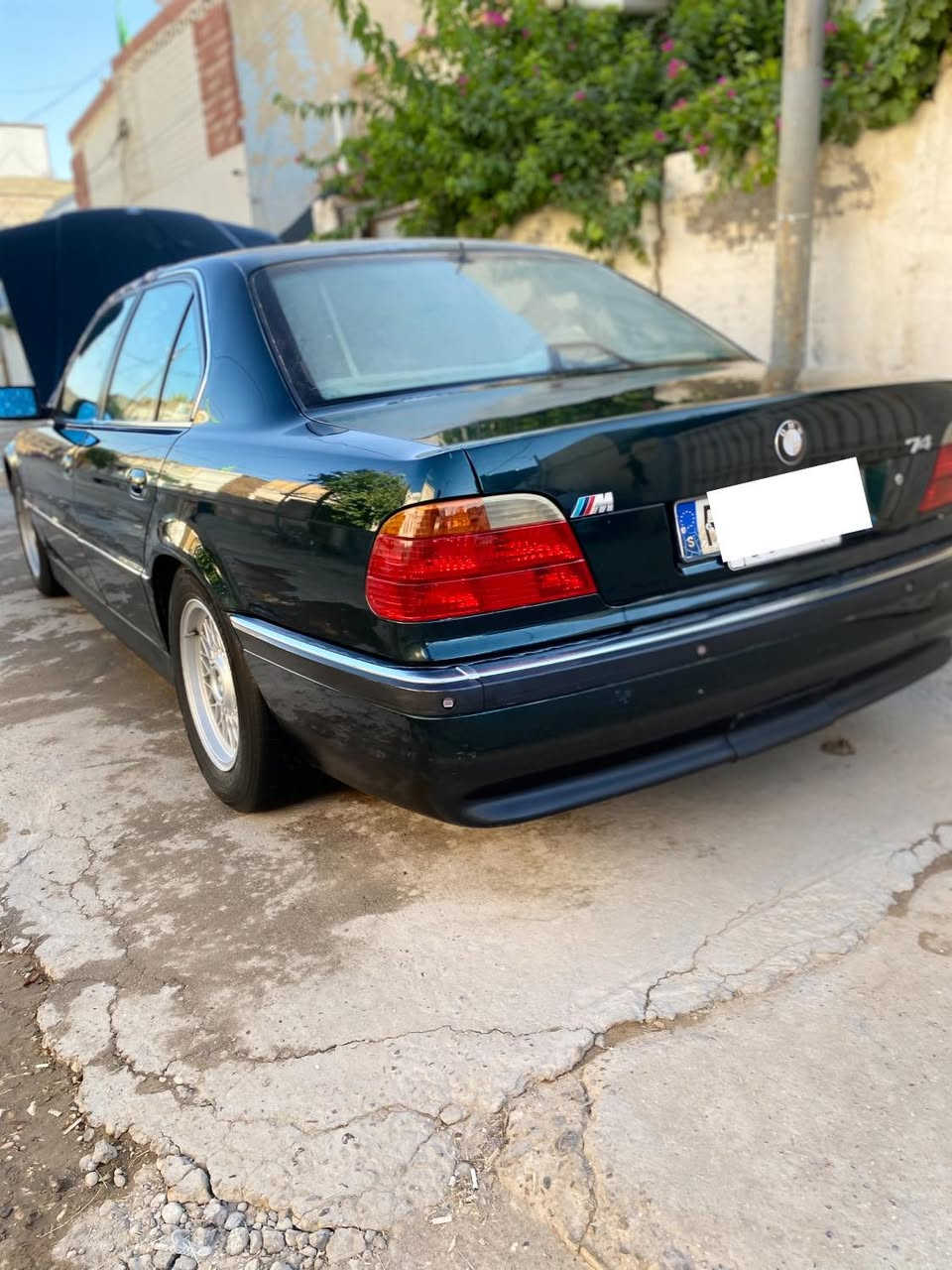 للبيع  /BMW /E38/740i /1998/V8
السياره بحالة الشركه لاضربه ولا صبغ ولا تبديل 
جديده او احله من الصور  فول مواصفات كشنات خزن اربع تحكمات تحكم ستيرن سلايد فتحه سقف جنطه شفط حساسات امامي خلفي شاشه كامره خلفيه جاهزه للاخير كير مكينه حداديه بل شرط 
تجي واحله من الصوره رقم بغداد السياره بحالة الوكالة 
سعر 105 اني مكلف بل نشر. رقم صاحب السياره 
*********** مكان السياره بابل حله
