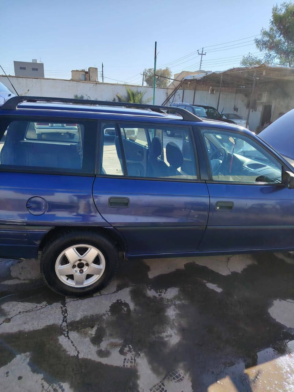 استرا ستيشن حجم ٢٠ كير توماتيك 
موديل 1995 بدون صبغ كاربون بسمو شرط التحويل 
محرك بدايت نفخ السعر 58مجال قليل اني مكلف بل نشر
***********
