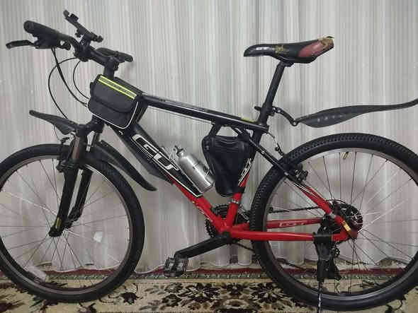 بايسكل الماني 🇩🇪حجم 26
شركه GT العالميه 
مواصفات:  
النضافه مالو 90/100
1: معدن المنيوم. 
2:وزن خفيف 7 كيلو. 
3: كير امامي 3نمر.
4:كير خلفي 7نمر. 
5:دبل الامامي شغال. 
6:البايسكل يتحمل وزن 100كيلو. 
ما بي اي عطل.
الغراض الي بل صوره كلها ويا 
مكاني،،، موصل حي النور 
الرقم (***********)
بي واتساب السعر 200قفل
ملاحظه: الاغراض كلها ويا..
