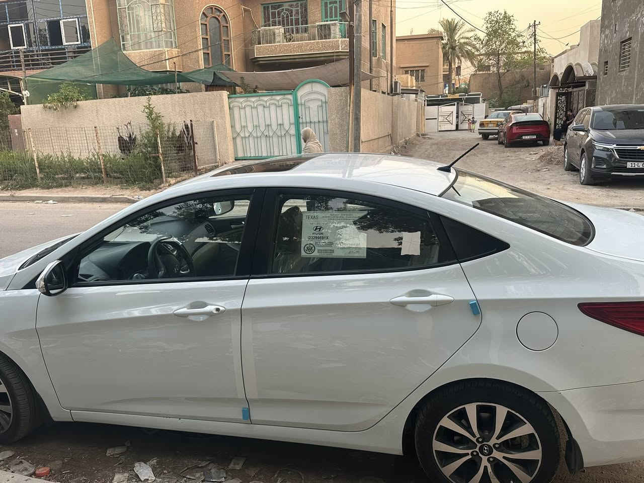 السلام عليكم 
اكسنت للبيع نضيفه مكفوله كفاله  عامة وسونار موجود
بس بيه طعجه خفيفه بالباب الخلفي
موديل 16 
ماشيه 80 
سياره بأسمي رقم بغداد 
خليجي 
السعر115 وبيه مجال ***********
