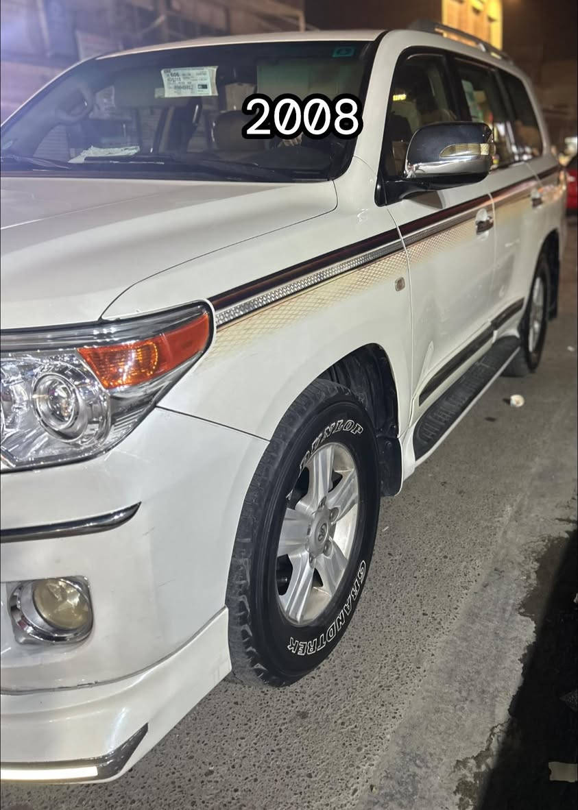 ٢٠٠٨ محدث ٢٠١٥ ماشية ٢١٠ سيارة نظيفة جاهزة من كلشي رقمه بغداد حلو بيهة شوية من الباب الخلفي والجاملغ صبغ /جاملغ امامي بي تصليح بدون صبغ بسبب طخة زاوية الدعامية الامامية السعر ٢٧٠٠٠ 
المكان بغدادحي الاعلام *********** واتساب
