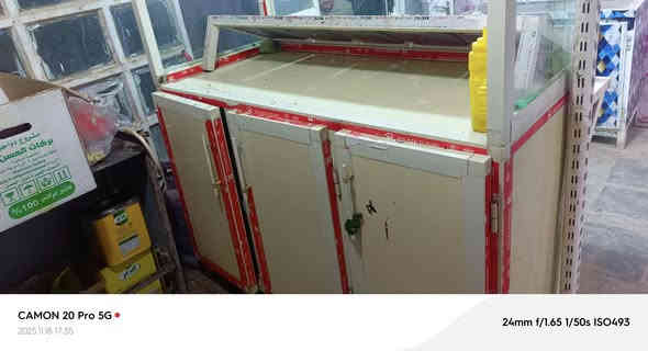 السلام عليكم
غراض كافتيريا كاملات للبيع 
جام خانة + براد + طباخ  + شواية همبركر + مسطبات + طبلات + سنكي .المكان ابو صخير حي الجمعية 
***********
 السعر 800 وبيهن مجال
