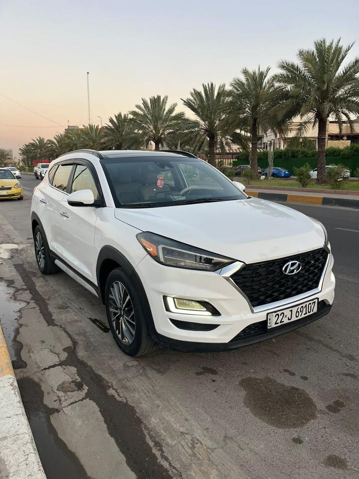 توسان 2020 محرك 2500 gdi وارد امريكي حادثها سرقه موضح بالسونار،، ماشيه 60 الف محافظ عليها ومعتني بيها جداً ، سيارة فول مواصفات امريكية،، وهذا السونار الحديث موجود،، بانوراما وسلايد روف رادارات من كل الجهات تدفئة وتبريد مقاعد وستيرن، خمس كامرات محيطية والجناي يعرف قيمتها السعر 170 والشراي يتواصل واتس اب او ع الخط ويتدلل ‭0771 335 5233‬
