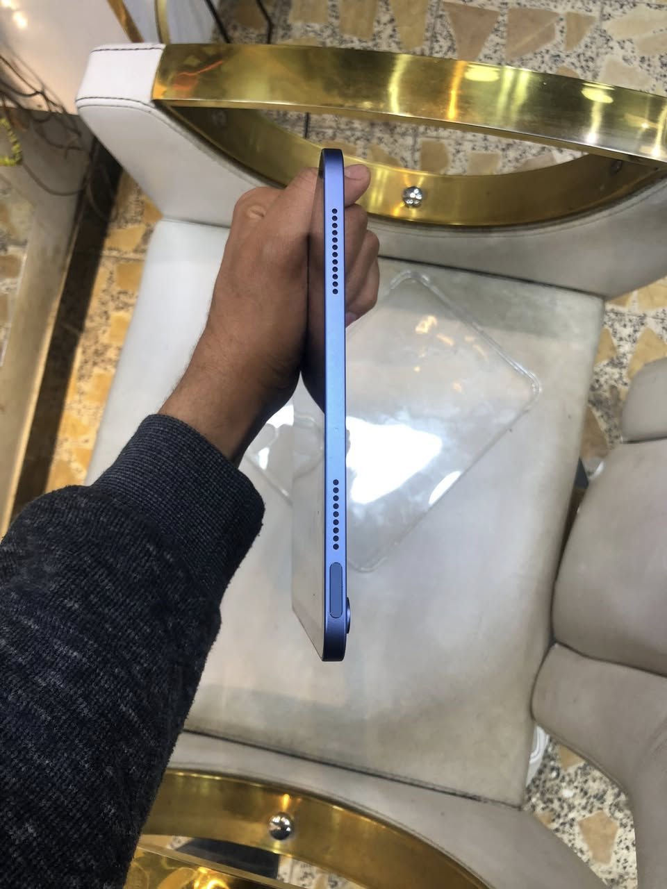 السلام عليكم آيباد 10
للبيع الذاكرة 64
الجهاز نضيف كلش فوك ماتتصورون 
ملحقات فقط كارتونه 
مكاني بغداد جديدة 
رقمي ***********
