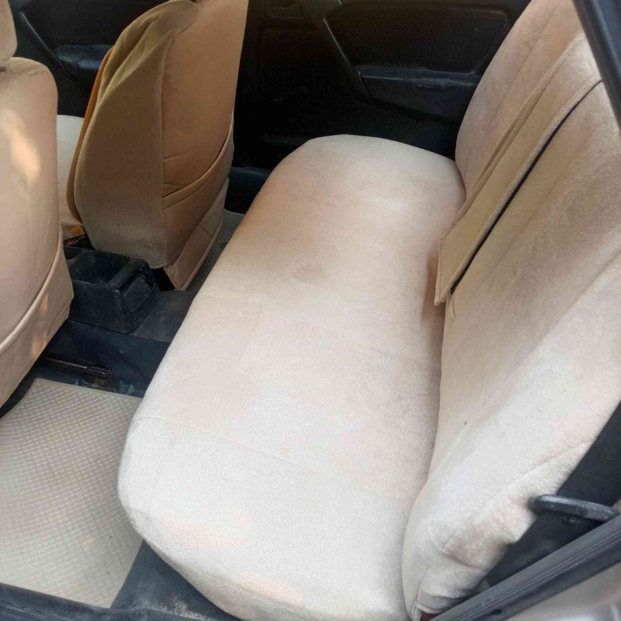 سياره اوبل فيكترا موديل 93 قايش عريض محرك گير گشر بل شرط مكان السيارة كركوك حي  العروبه ***********     ***********.     السعر 43 اوبي مجال
