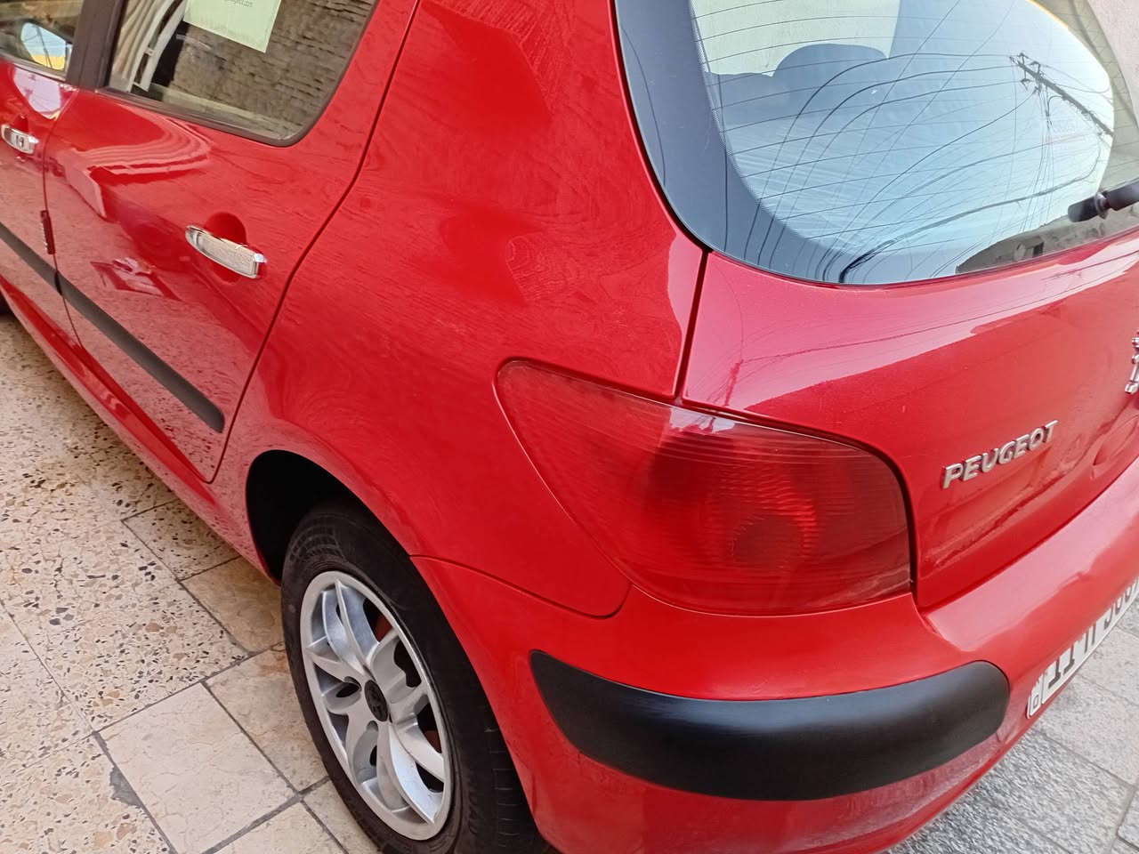 السلام عليكم سياره بيجو فرنسي  موديل٢٠٠٤ بسمي سنويه٣١ السياره مكفول كفاله عامه حته الدعاميات بلادي بيها صبغ نص باب كير اومكينا عله وضع الشركه ماشيه١٨٠  صدر جديد تخم تاير  تبريد شغال السعر ٥٥ العنوان بغداد الجديده الهاتف *********** ملاحظه يوجد فيديو
