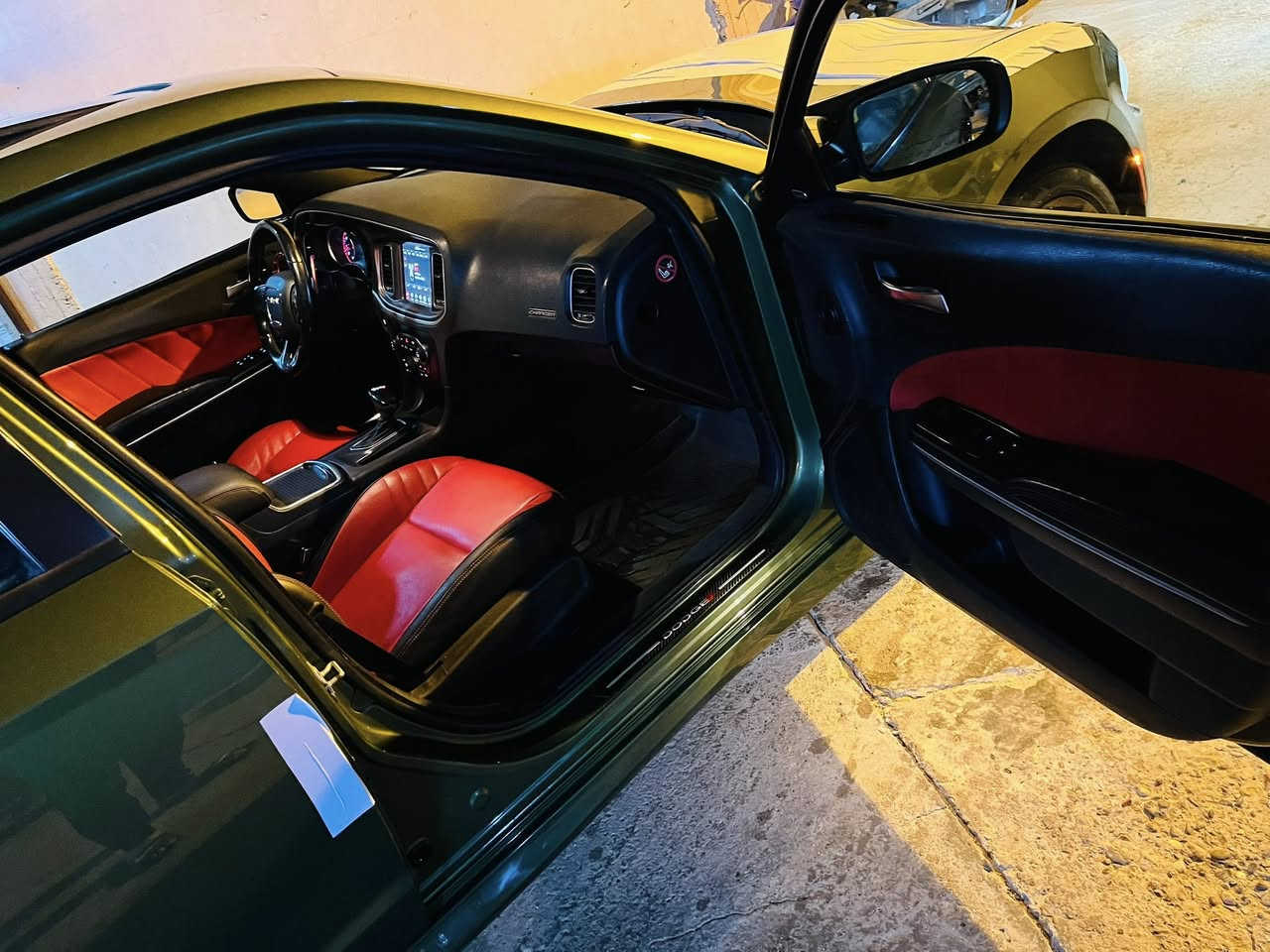 جارجر 2019 GT خليجي V6  3600
فول موصفات رقم بغداد تحويل مباشر  كلين تايتل فقط كارت بيها خفيف  لوان زيتوني داخل جلد احمر فتحه سياره جاهزه بدون نواقص 2ويل السياره بدون صبغ بدون فتح بدون تبديل 
مكانها بابل شارع الجمعيه مركز مدينه 
سعرها ب 255 $
***********
