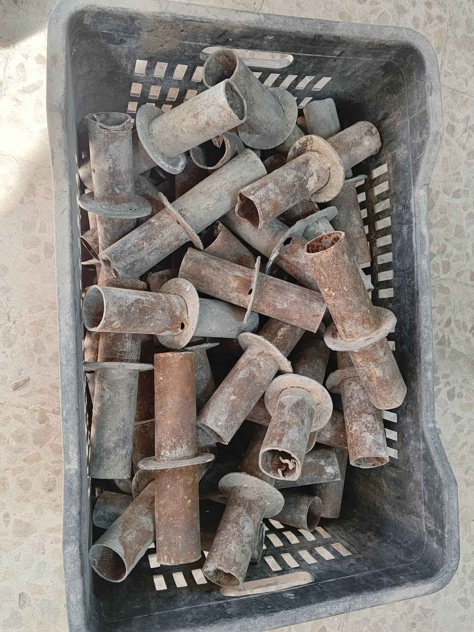 قفاصه للبيع نظيفات وكاملات مع ملحقاتهن درابات ومگاصه وخيارات ارتفاع 2 متر وعرض 90 مال الحرفين البوري العريض. دراب مشبچ عدد 15 قفص سعر الواحد 55 ألف كوفه حي ميسان قرب النفق ***********
