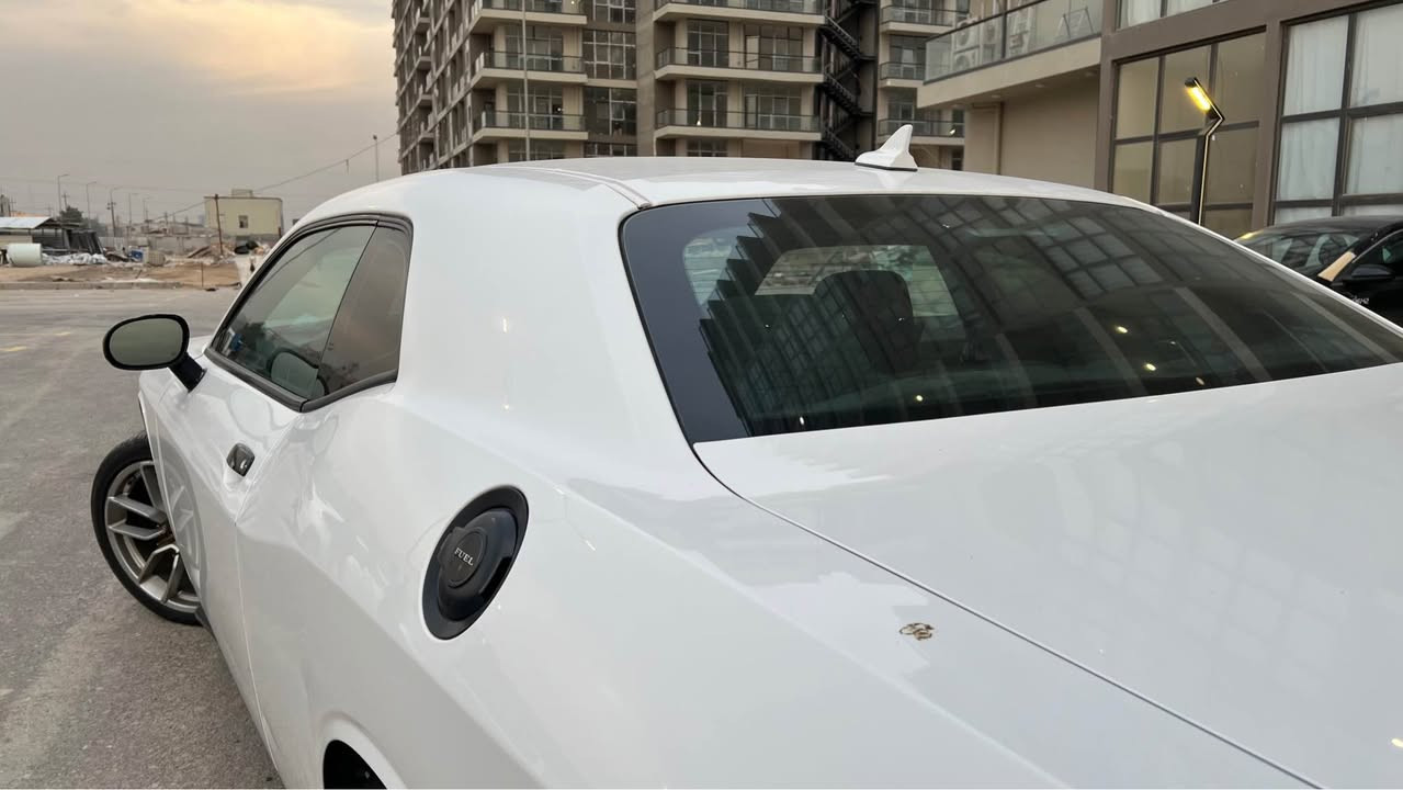 چالنجر 2016
مكينه 3.6 / 6 سلندر 
مكفول گير مكينه 
عليها كت تحديث SRT بچم + خلفي
حادث - صبغ ربع چاملغ ايمن + بنيد + چاملغ ايسر 
دواخل و گشر نضيف 
السعر 145 
الاستفسار -*********** ديوانية, القادسية
