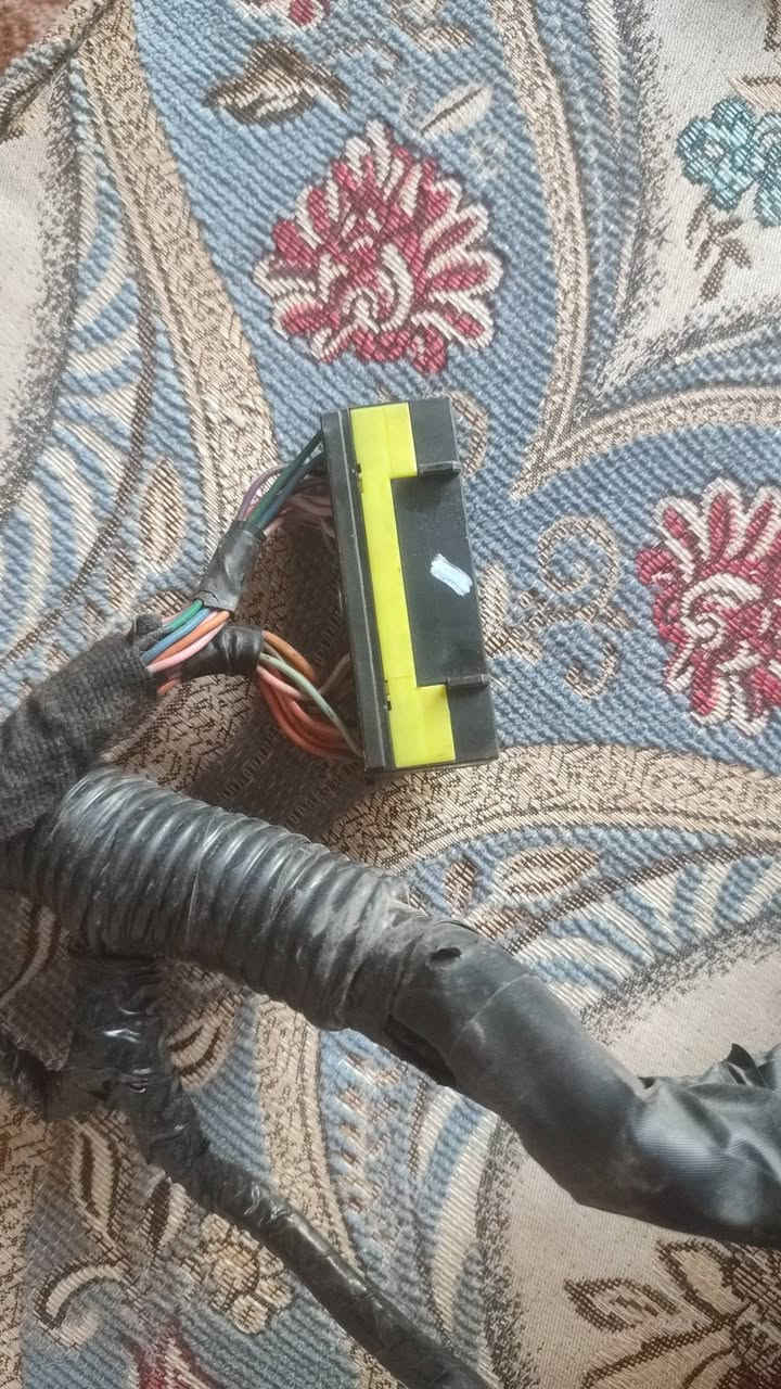 السلام عليكم 
المكان الناصريه 
للبيع 
ظفيرة افيو مفتوح تفصيخ كوري اصلي الله شاهد شرط النظافه جبتها لسيارتي وما رهمت اختلاف بينها وبين الظفيره القديمه مكفوله من كل النواحي الي يريدها يراسلني واتساب او يتصل***********
