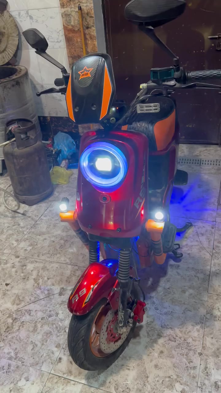 دراجه شحن R9للبيع. بيه خمس بطاريات بريكات يشتغلن لايتات اشاير شغالات بصمتين وبطاقتين وسويجين بيه. سعره 475وبيه مجال للطيبين مكاني بغداد الشعب
الرقم***********.
