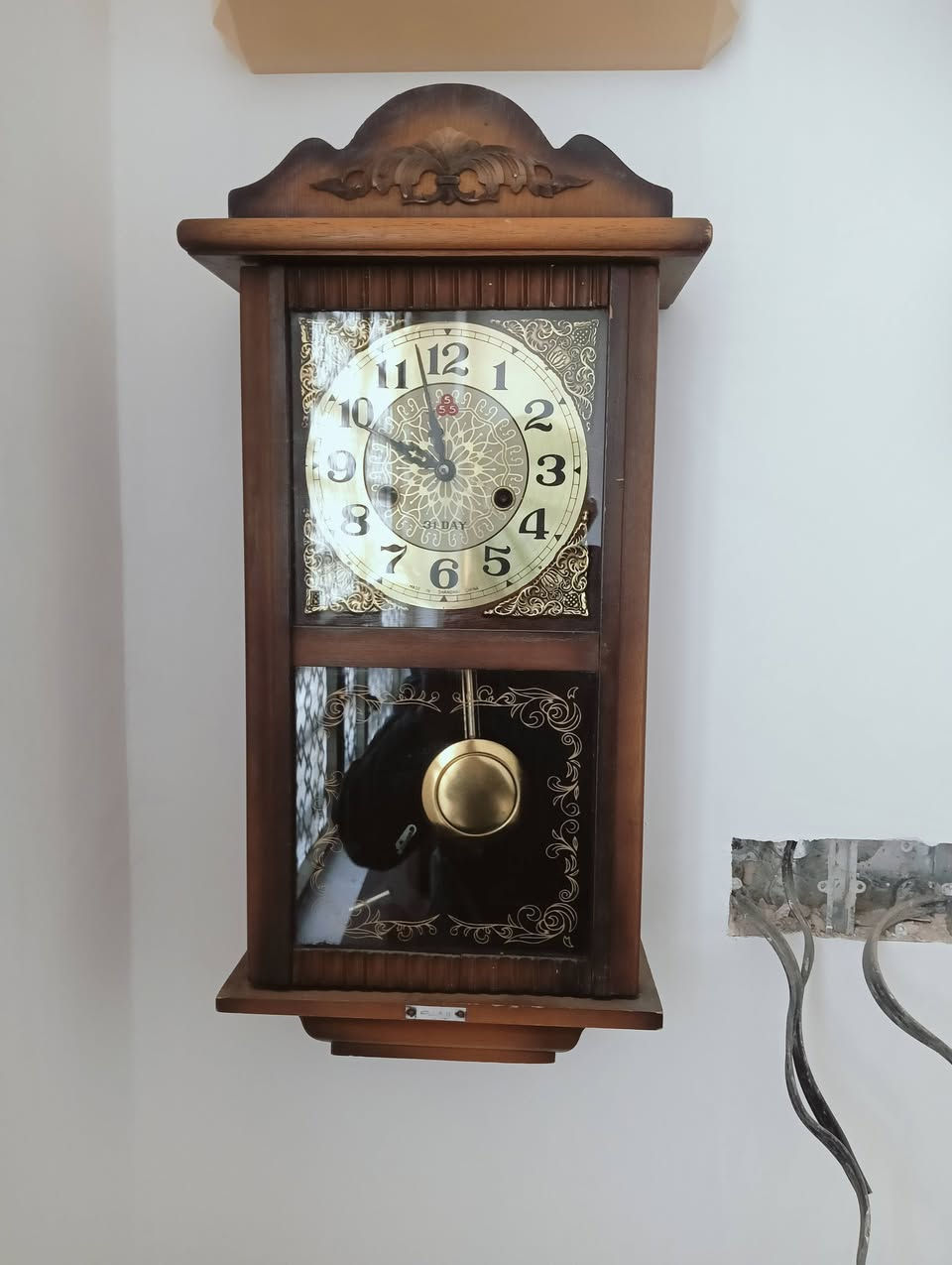 للبيع ساعة ماركة 555 قديمه مكينه اصليه مختومه مال أيام الثمانينات أسواق الدقيقة البدي خشب نظيفة جداً مابيها اي عيب حجمها وسط تعمل بنظام تكويك شهر تتكوك 31 يوم مثل ما موضح بالصور مكاني بغداد جسر ديالى القديم السعر 125 الف اكو توصيل *********** _ ***********
